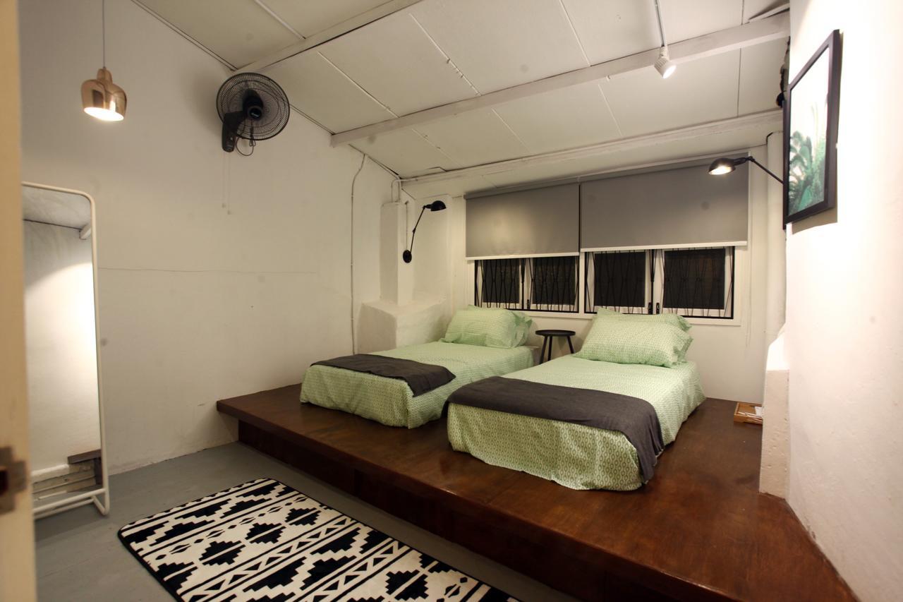 Stay Songsong Beach Street Джорджтаун Экстерьер фото